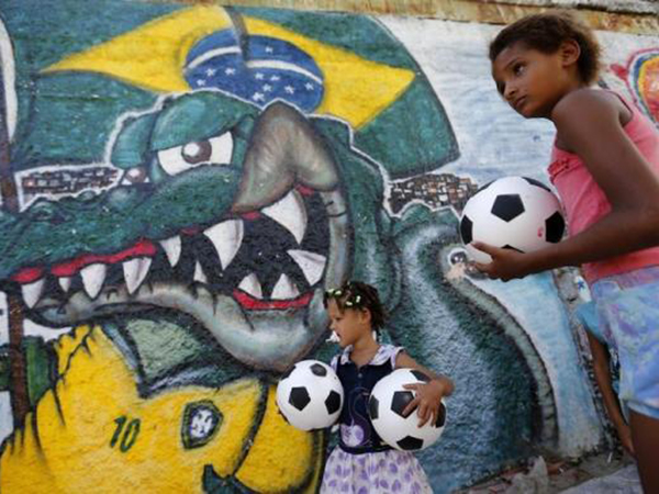 البرازيل تتحضر لكأس العالم من خلال فن الغرافيتي